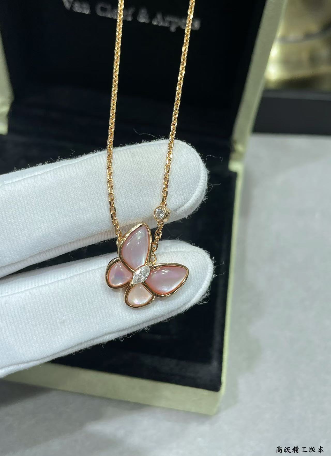 [Shinejoy]BUTTERFLY PINK MOTHER-OF-PEARL DIAMOND NECKLACE