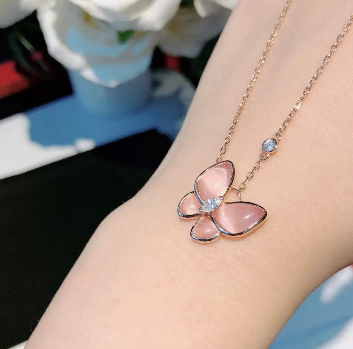 [Shinejoy]BUTTERFLY PINK MOTHER-OF-PEARL DIAMOND NECKLACE