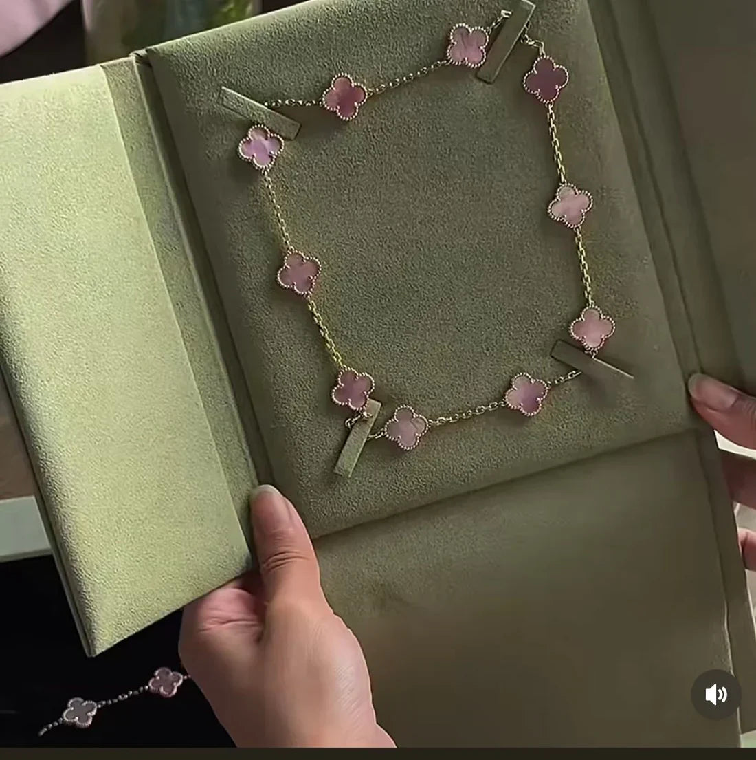 [Shinejoy Jewellery] Pink Necklace with Ten Clover Designs