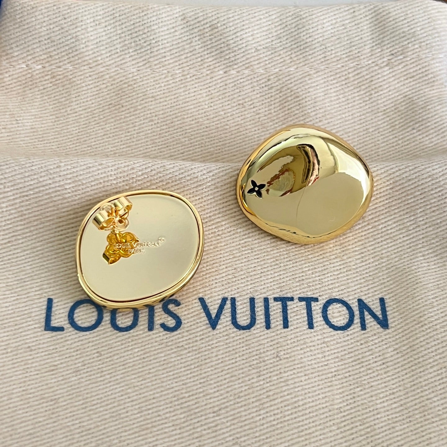 [Shinejoy]Gold Paris Stud Earrings