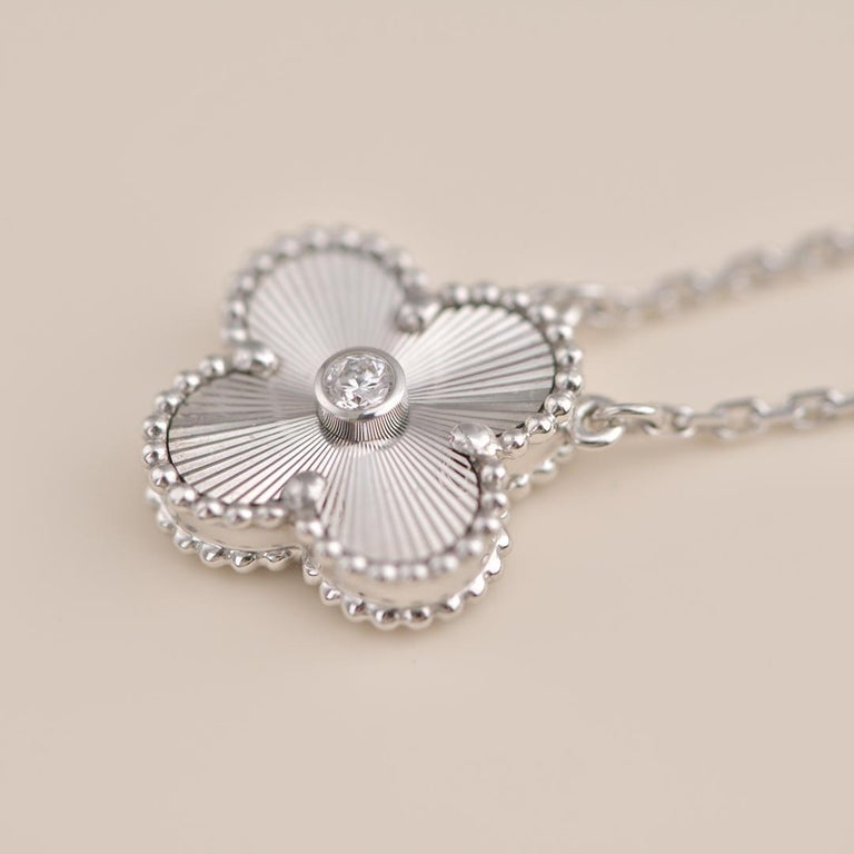 [Shinejoy]CLOVER  15MM DIAMOND LASER NECKLACE SILVER