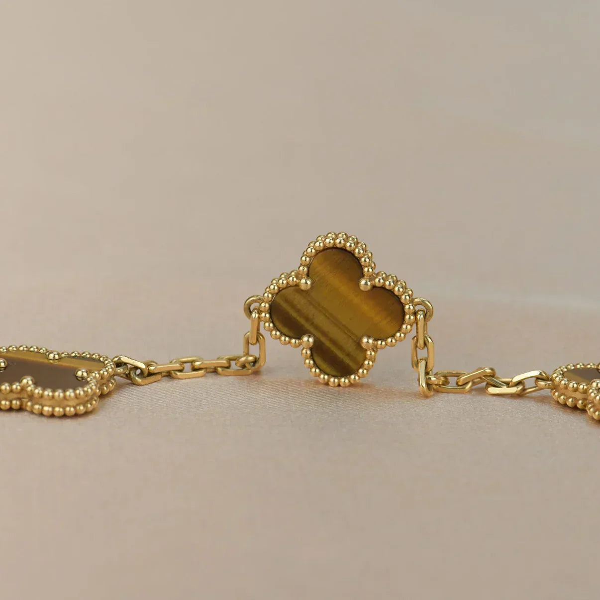 [Shinejoy] CLOVER 5 MOTIFS TIGER EYE BRACELET COLLECTION