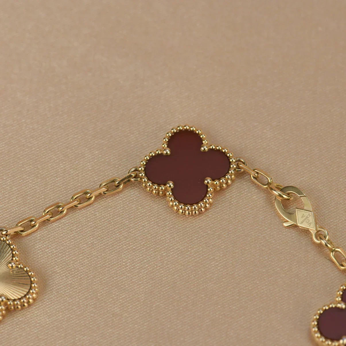 [Shinejoy] CLOVER 5 MOTIF RED CORNELIAN BRACELET COLLECTION