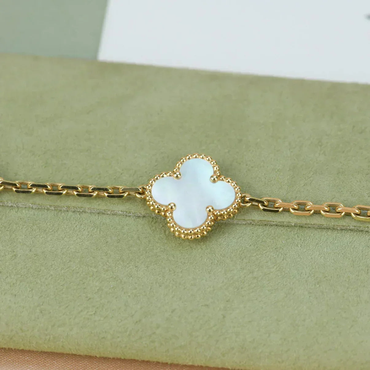 [Shinejoy]CLOVER WHITE PEARL MOP 5 MOTIF BRACELET COLLECTION