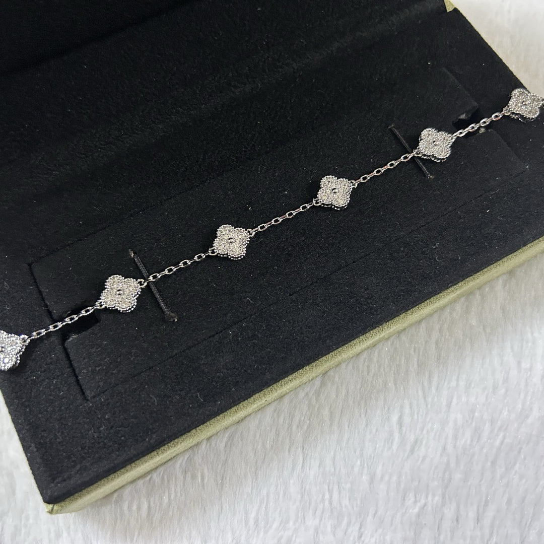 [Shinejoy]CLOVER 6 MOTIF DIAMOND BRACELET