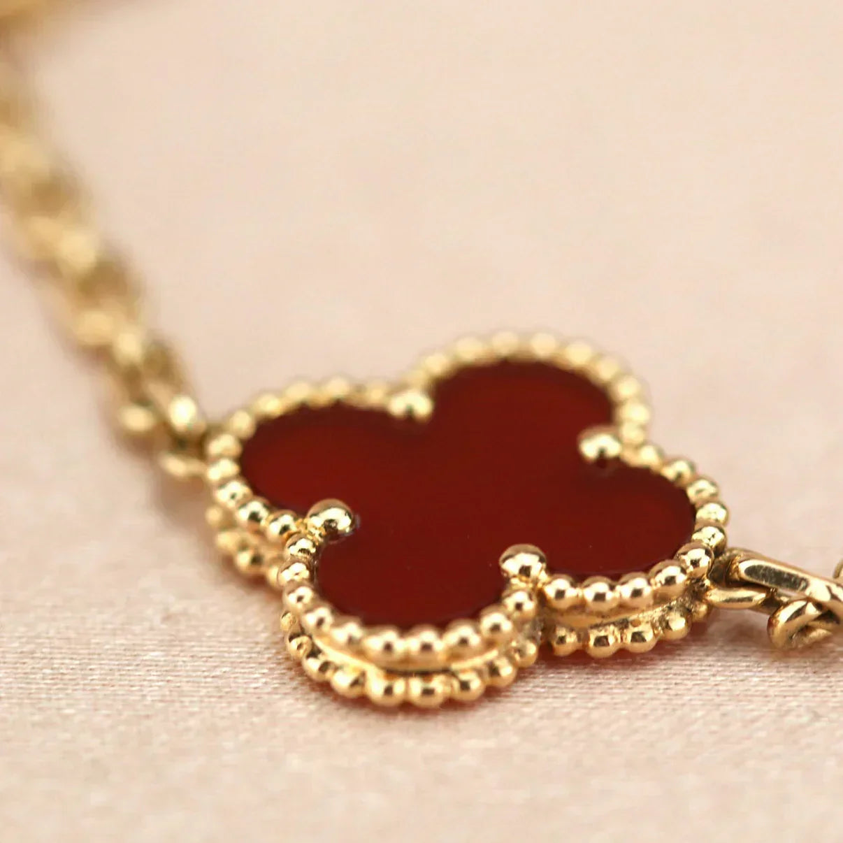 [Shinejoy] CLOVER 5 MOTIF RED CORNELIAN BRACELET COLLECTION