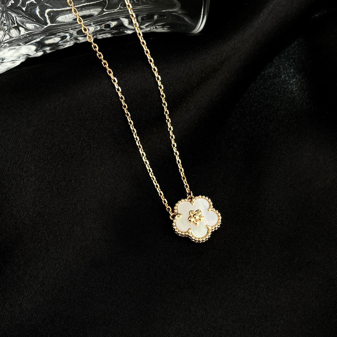 [Shinejoy]LUCKY  WHITE MOP  PLUM BLOSSOM NECKLACE