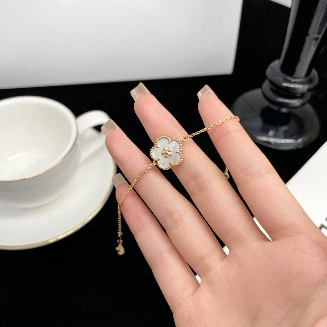 [Shinejoy]LUCKY  WHITE MOP  PLUM BLOSSOM NECKLACE