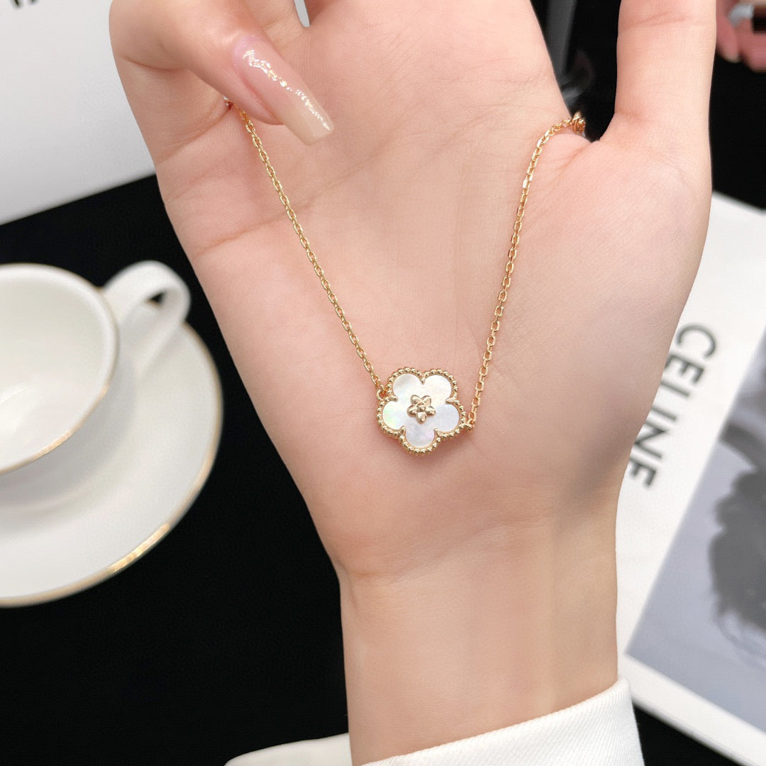 [Shinejoy]LUCKY WHITE MOP PLUM BLOSSOM  BRACELET