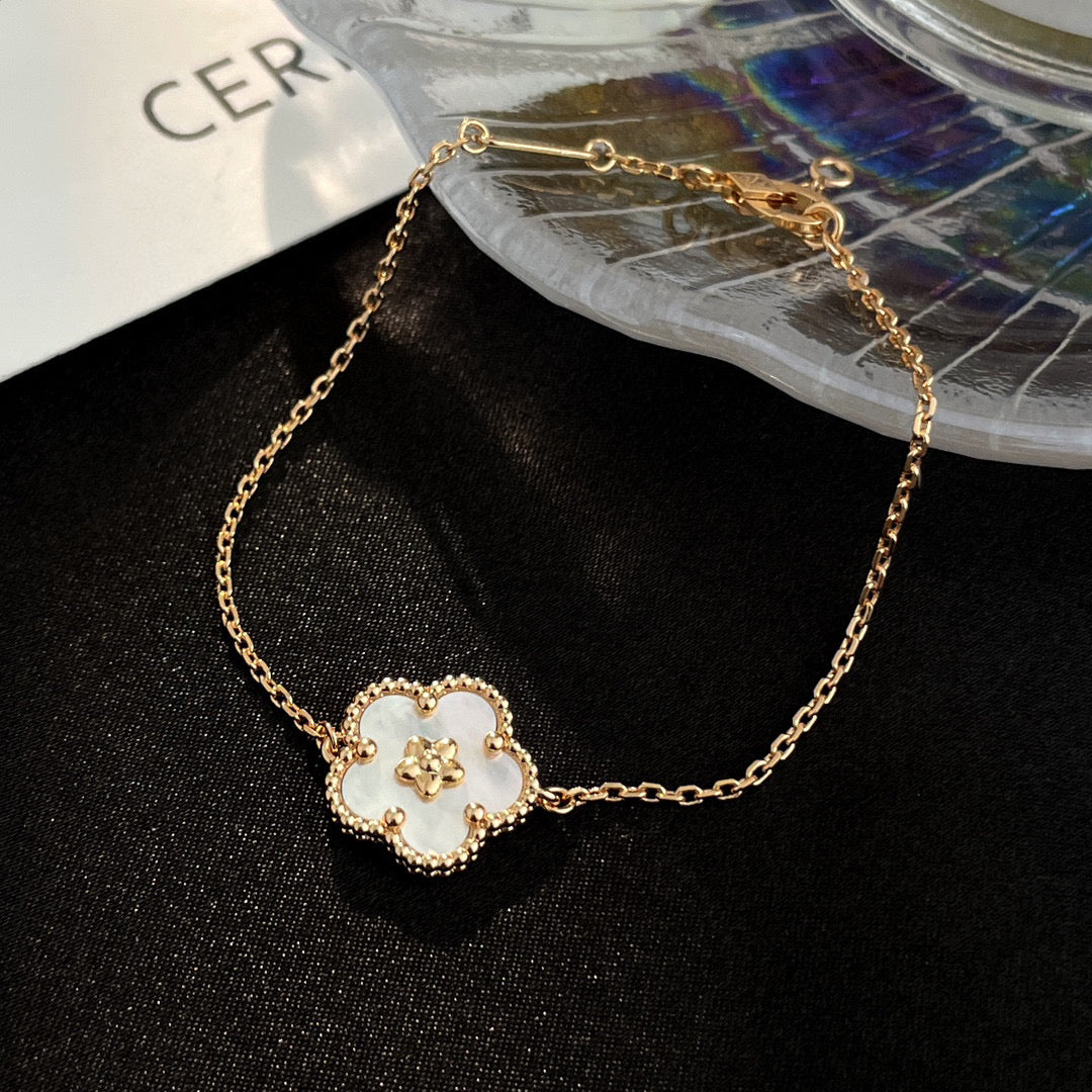 [Shinejoy]LUCKY WHITE MOP PLUM BLOSSOM  BRACELET