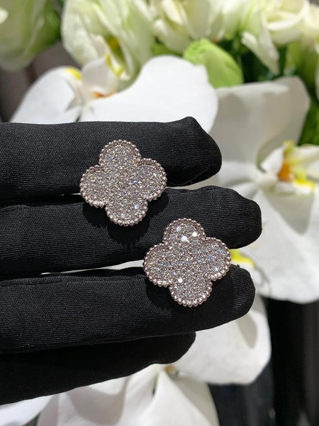 [Shinejoy]CLOVER 20MM MOTIFS DIAMOND STUD EARRINGS SILVER