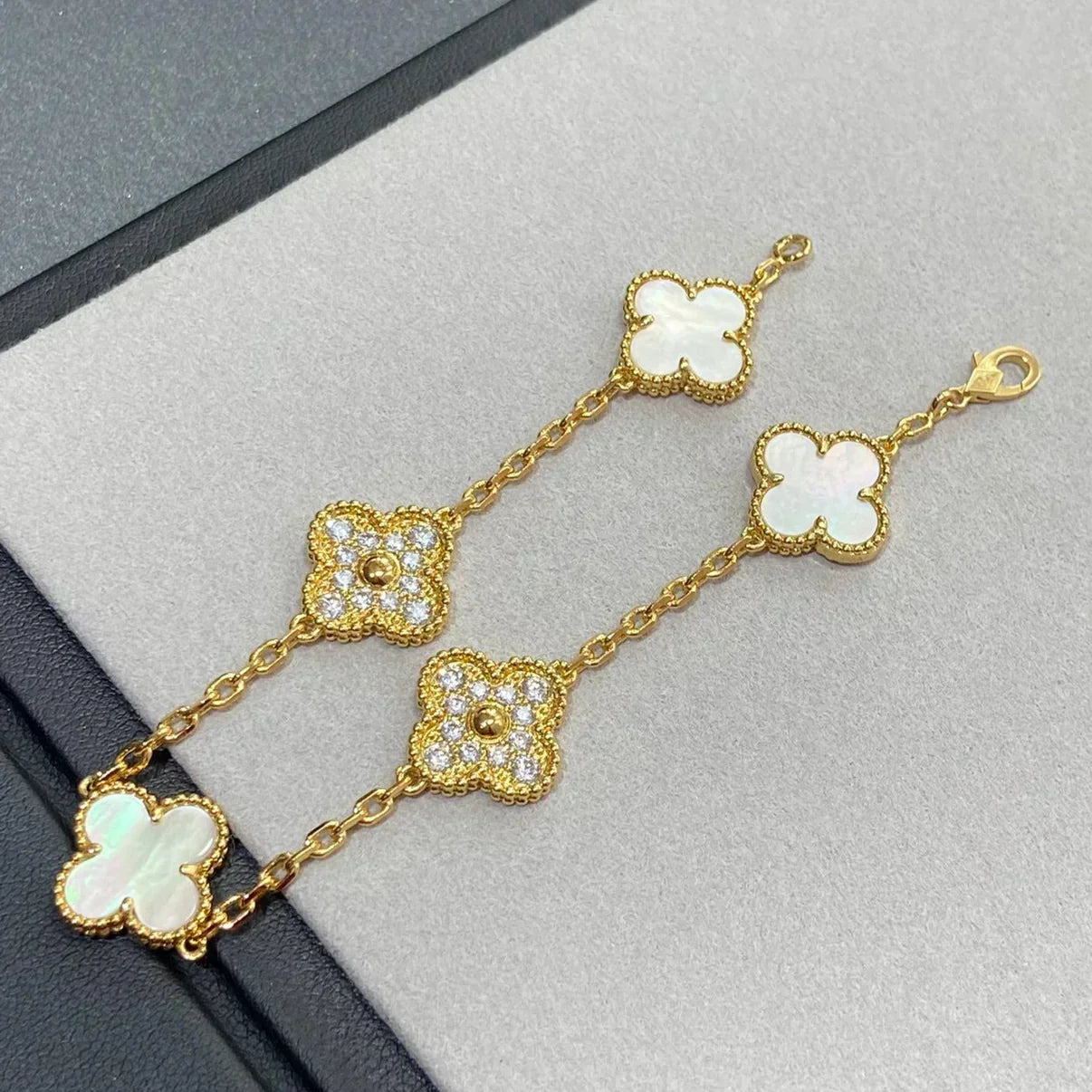 [Shinejoy]CLOVER WHITE PEARL MOP 5 MOTIF BRACELET COLLECTION