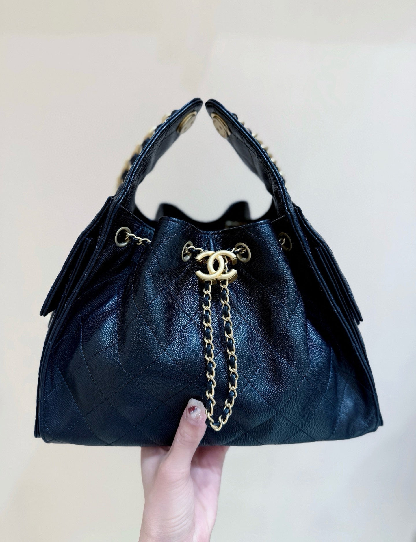 SAC À MAIN CC 25 EN CUIR DE VEAU GRAINÉ NOIR 30 MATÉRIEL DORÉ