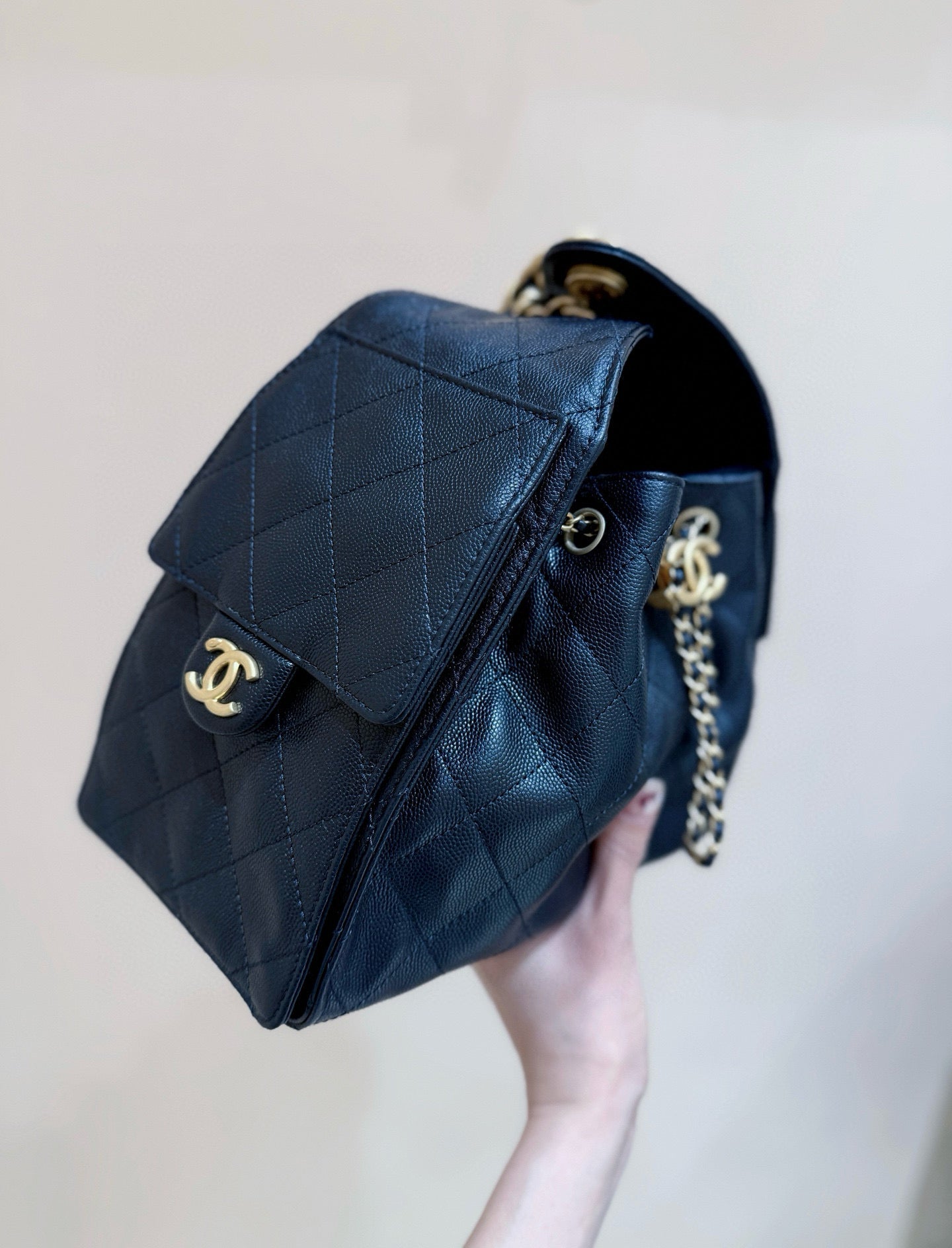 SAC À MAIN CC 25 EN CUIR DE VEAU GRAINÉ NOIR 30 MATÉRIEL DORÉ