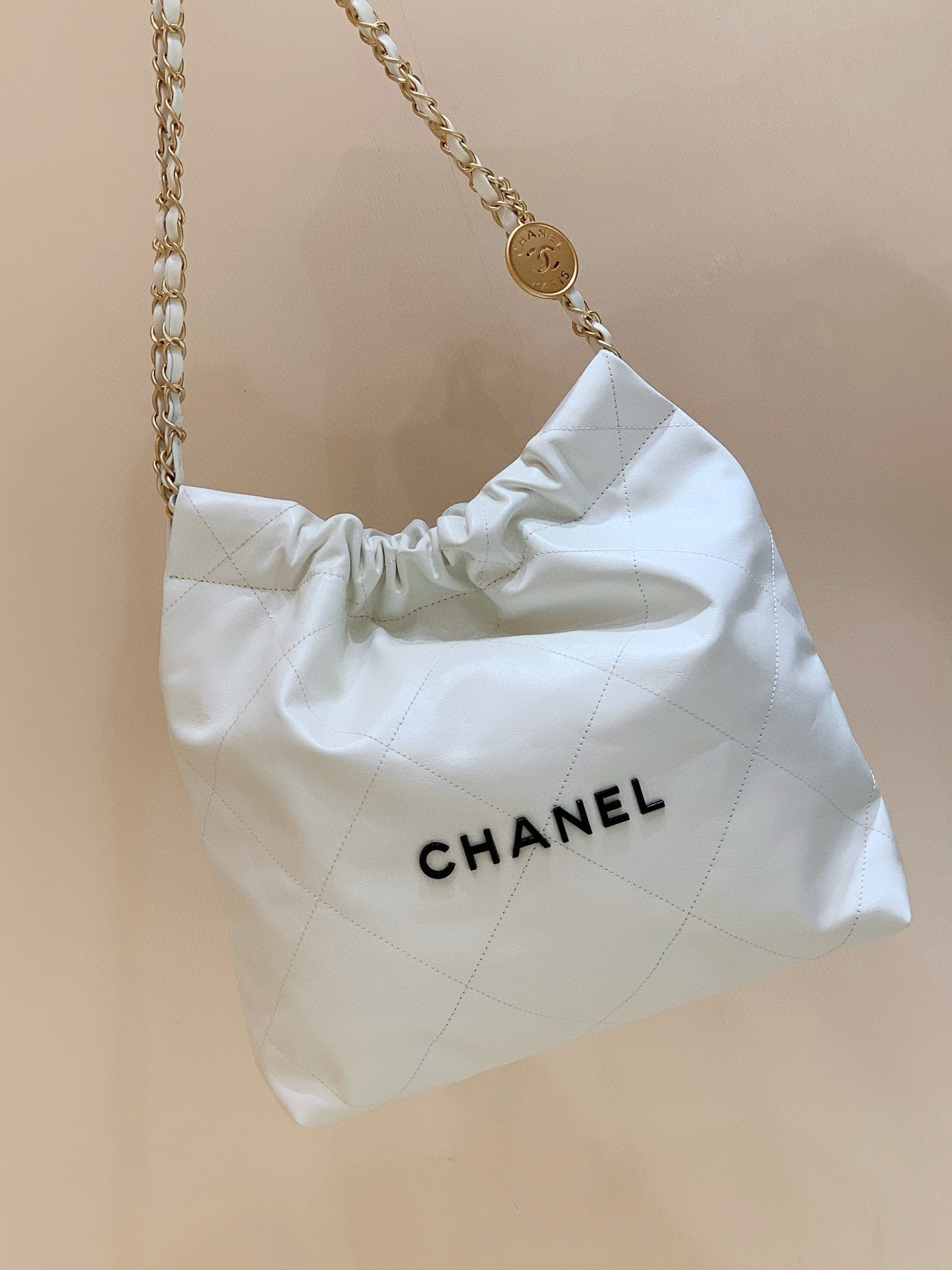SAC HOBO CC 37 BLANC CUIR D'AGNEAU CC NOIR ACCASTILLAGE DORÉ