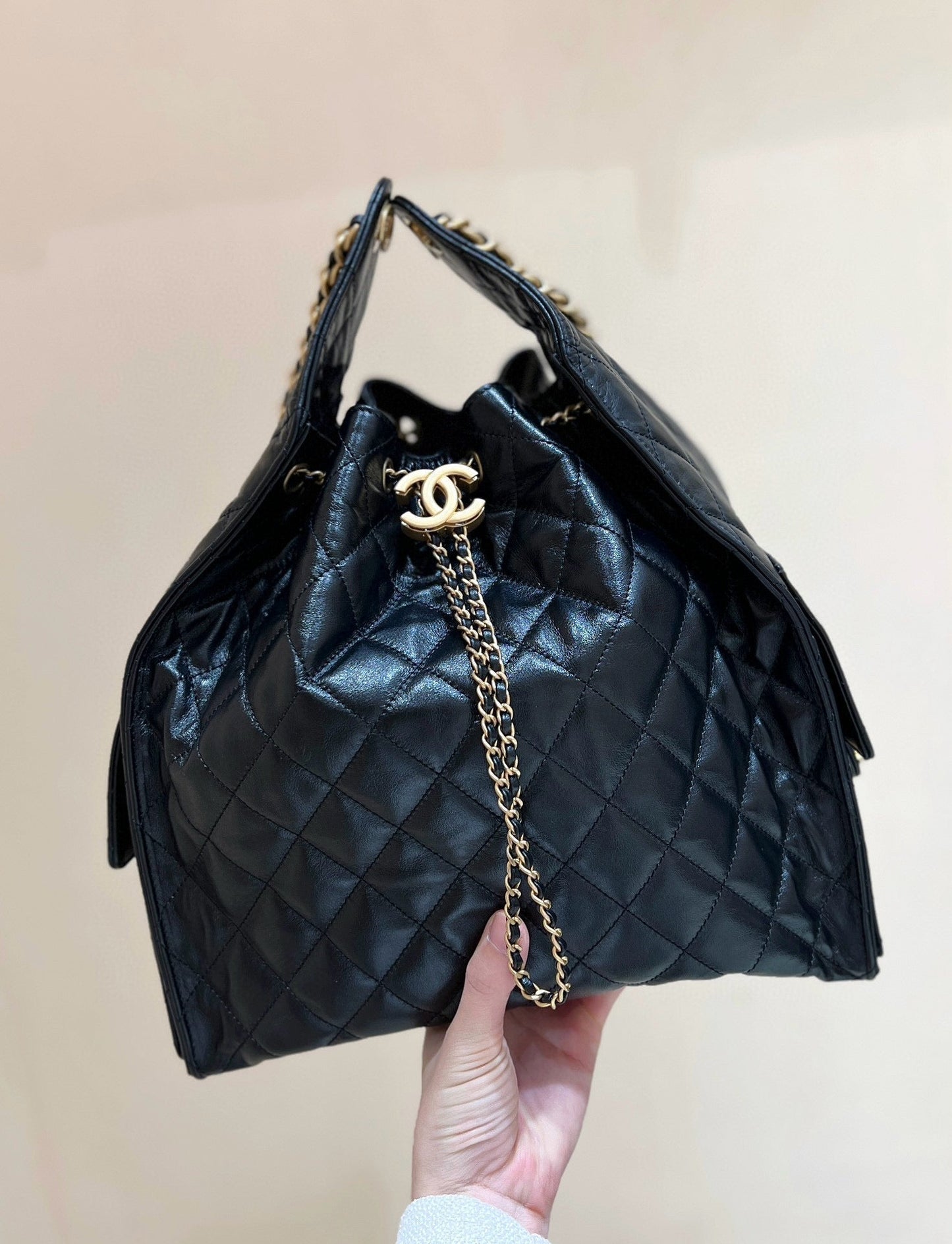 SAC À MAIN CC 25 EN CUIR DE VEAU GRAINÉ NOIR 40 QUINCAILLERIE DORÉE