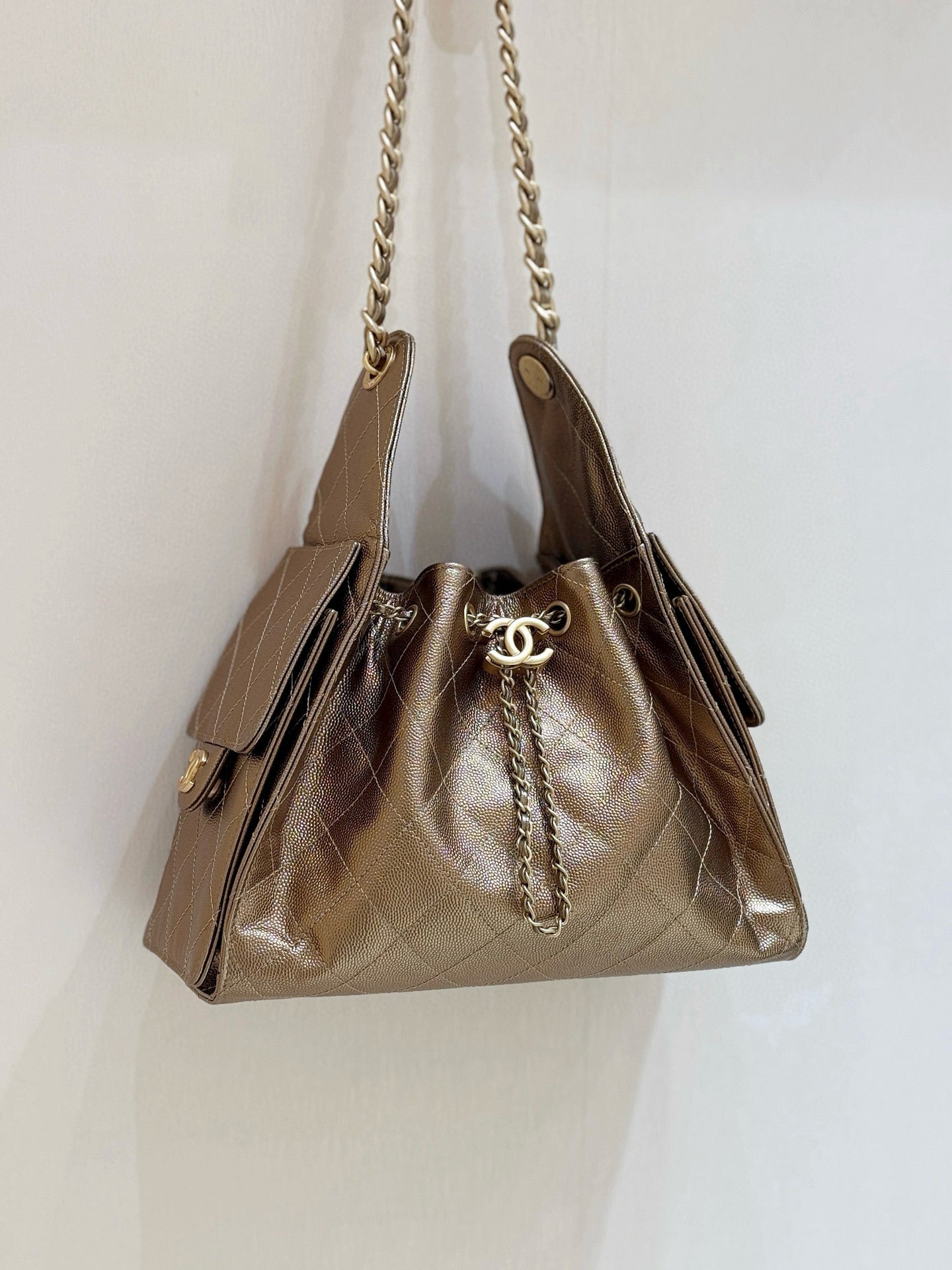 SAC À MAIN CHANEL 25 MOYEN EN CUIR DE VEAU MARRON DORÉ AVEC ACCASTILLAGE DORÉ