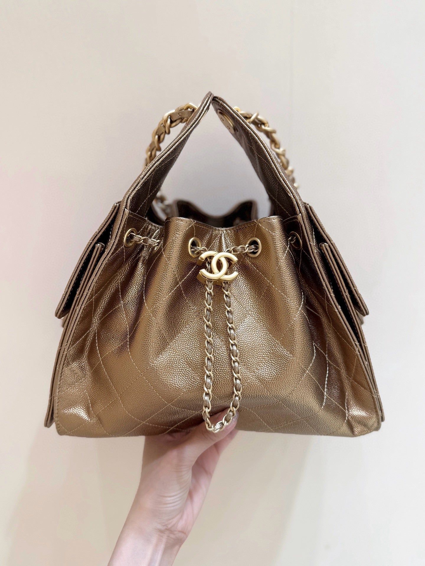 SAC À MAIN CHANEL 25 MOYEN EN CUIR DE VEAU MARRON DORÉ AVEC ACCASTILLAGE DORÉ