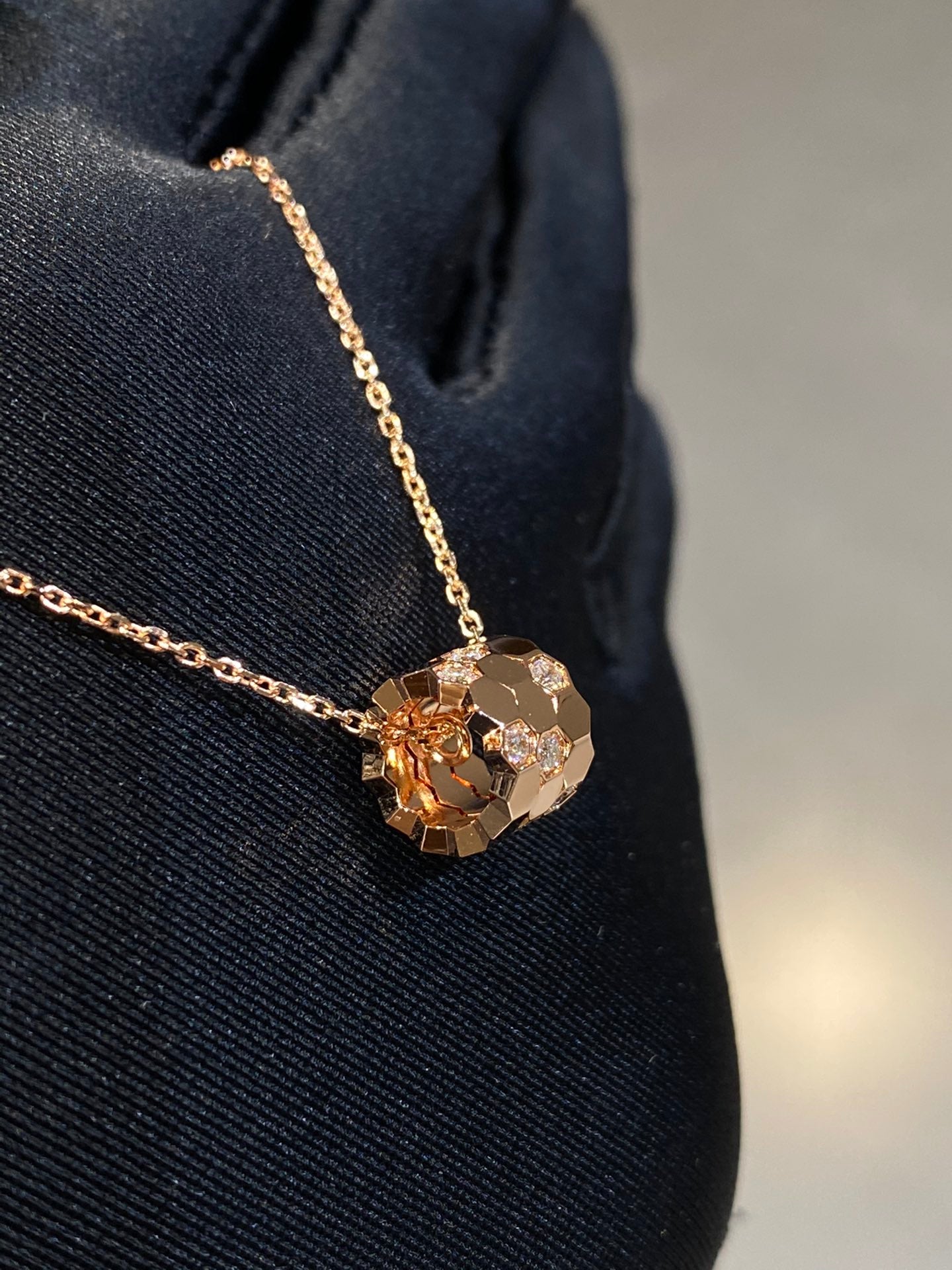 [Shinejoy]BEE LOVE DIAMOND NECKLACE
