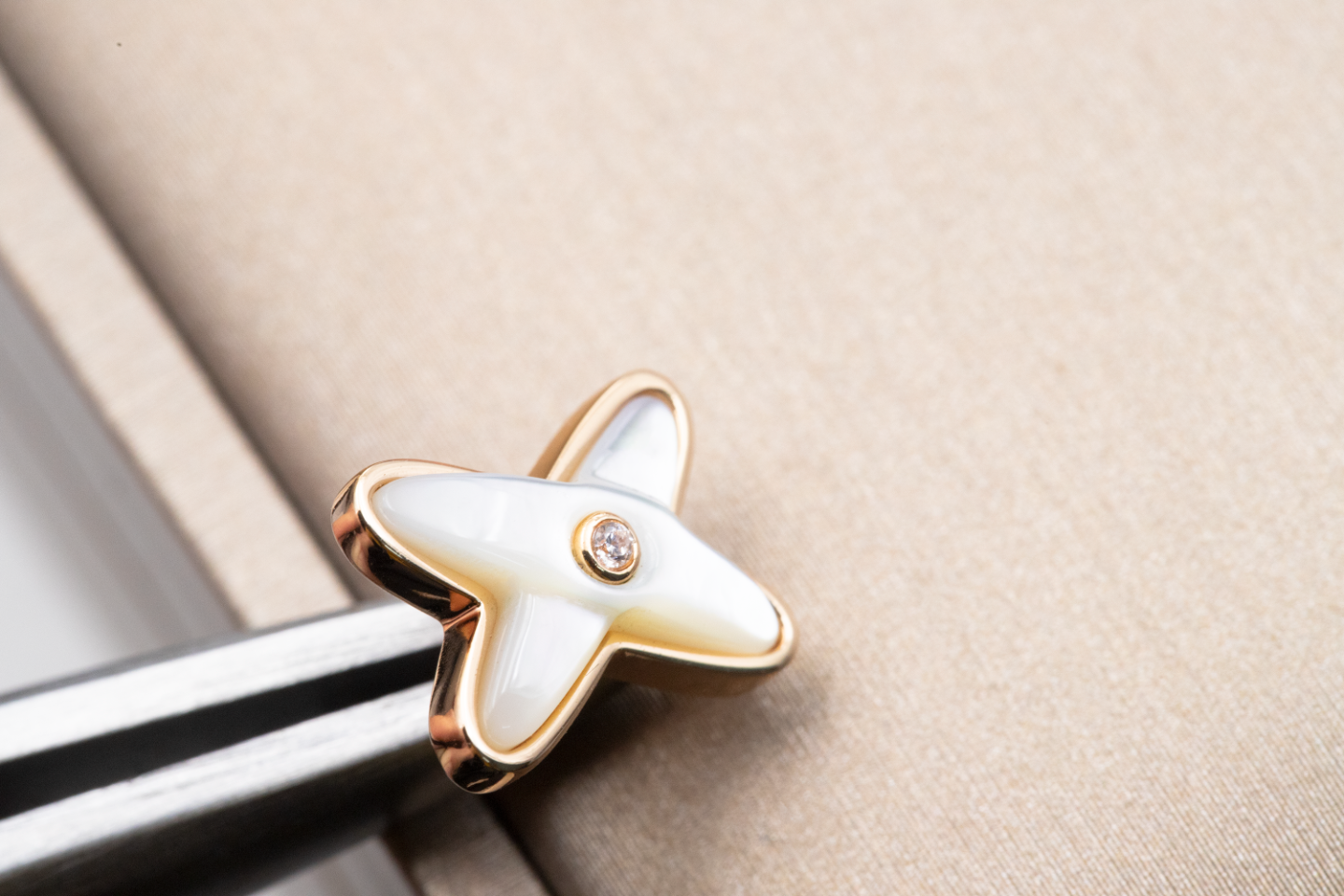 [Shinejoy]JEUX DE WHITE MOP PINK GOLD DIAMOND EARRINGS