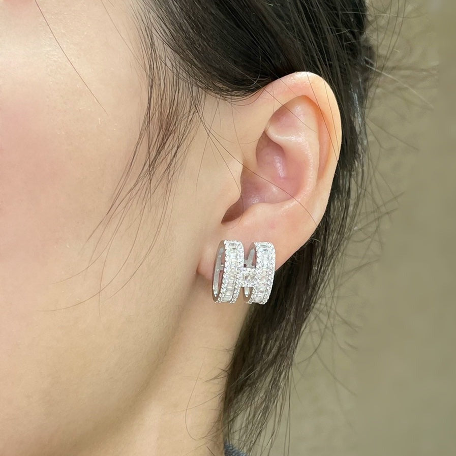 [Shinejoy]H STUD EARRINGS WITH SILVER DIAMONDS