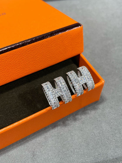 [Shinejoy]H STUD EARRINGS WITH SILVER DIAMONDS