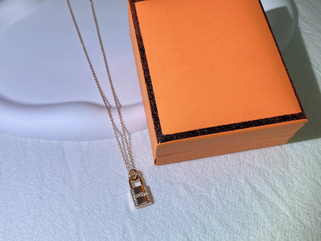 [Shinejoy]HM ADVANCED NICHE LOCK HEAD NECKLACE DIAMONDS
