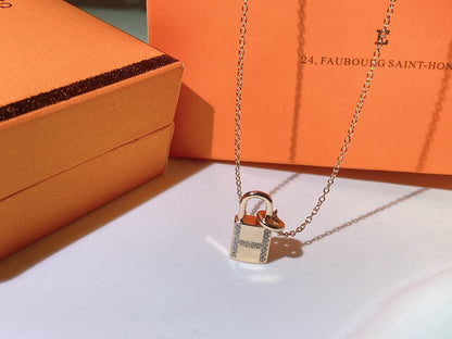[Shinejoy]HM ADVANCED NICHE LOCK HEAD NECKLACE DIAMONDS