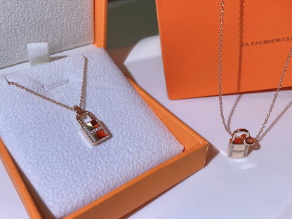 [Shinejoy]HM ADVANCED NICHE LOCK HEAD NECKLACE DIAMONDS