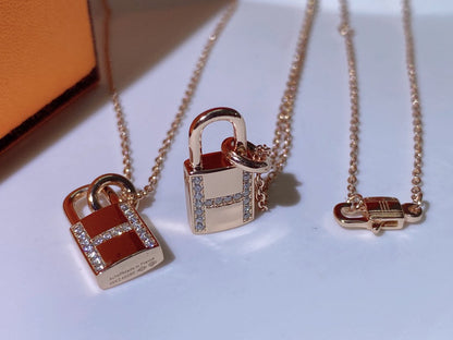 [Shinejoy]HM ADVANCED NICHE LOCK HEAD NECKLACE DIAMONDS