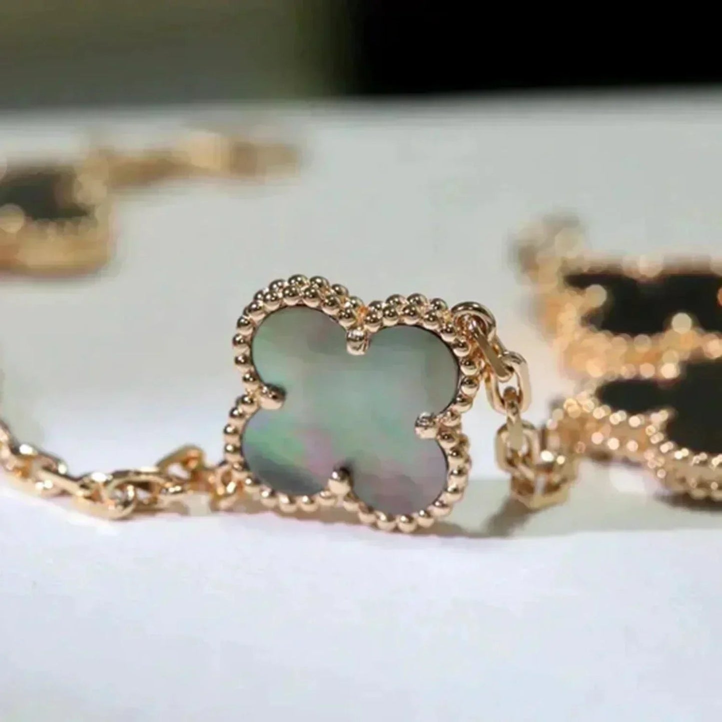 [Shinejoy] CLOVER 5 MOTIF GRAY MOP BRACELET COLLECTION