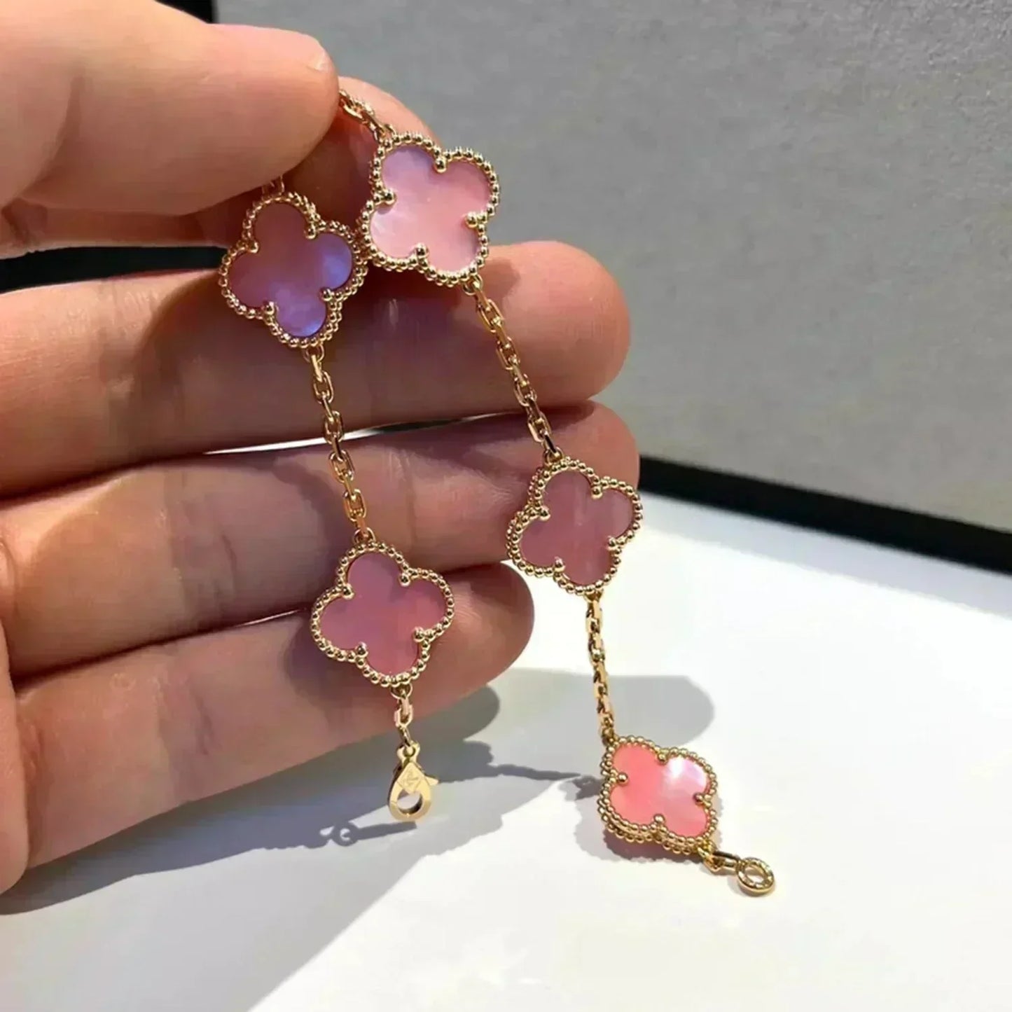 [Shinejoy] CLOVER 5 MOTIFS  PINK MOP BRACELET COLLECTION