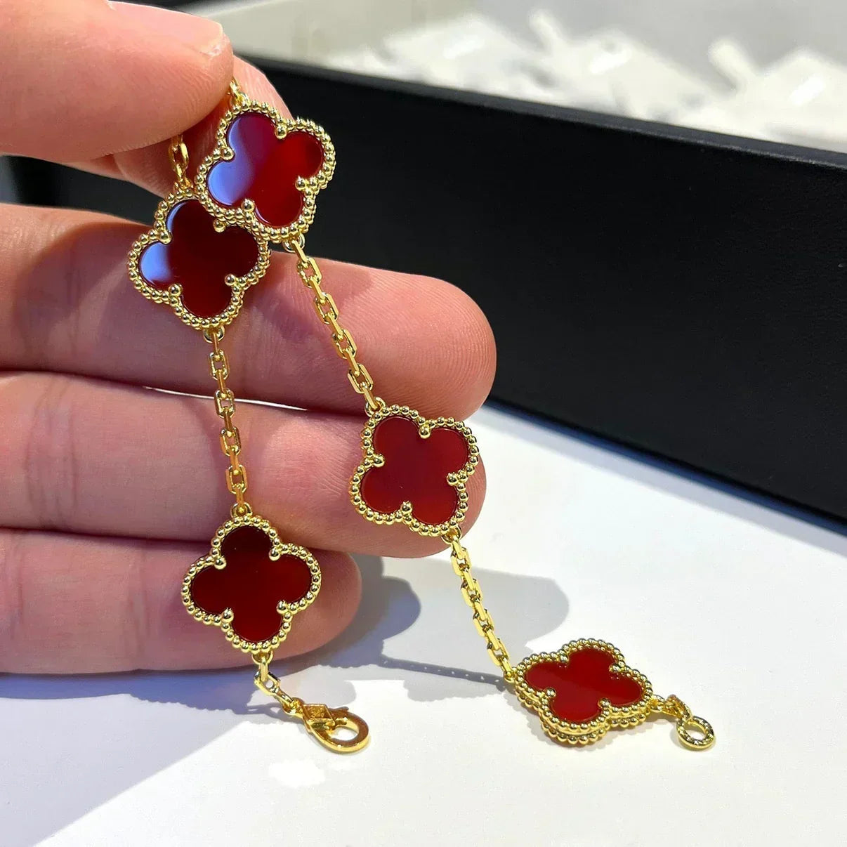 [Shinejoy] CLOVER 5 MOTIF RED CORNELIAN BRACELET COLLECTION