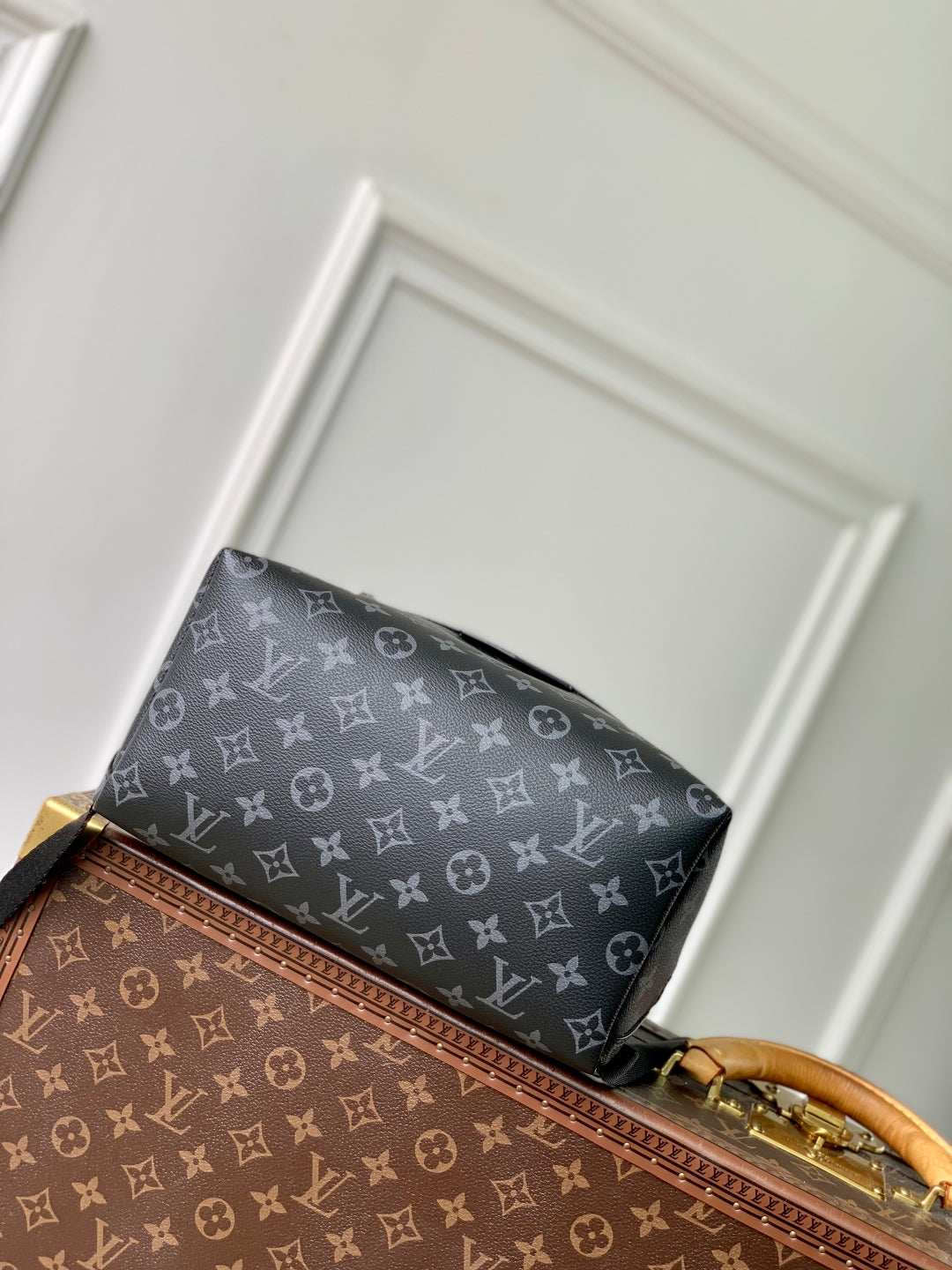 DISCOVERY SLIM BACKPACK 38 IN BLACK MONOGRAM ECLIPSE COATED CALFSKIN