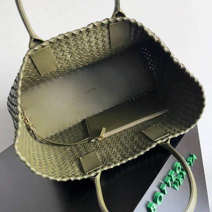 BOTTEGA VENETA GRAND SAC CABAT 25S 51 EN CUIR DE VEAU VERT ARMÉE ET ACCESSOIRES DORÉS