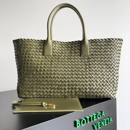 BOTTEGA VENETA GRAND SAC CABAT 25S 51 EN CUIR DE VEAU VERT ARMÉE ET ACCESSOIRES DORÉS
