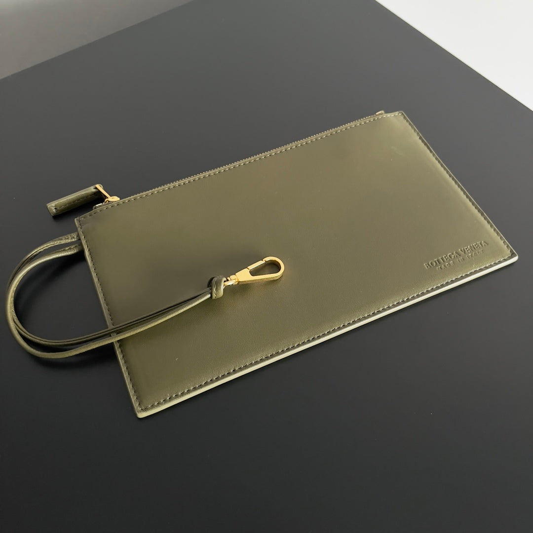 BOTTEGA VENETA GRAND SAC CABAT 25S 51 EN CUIR DE VEAU VERT ARMÉE ET ACCESSOIRES DORÉS