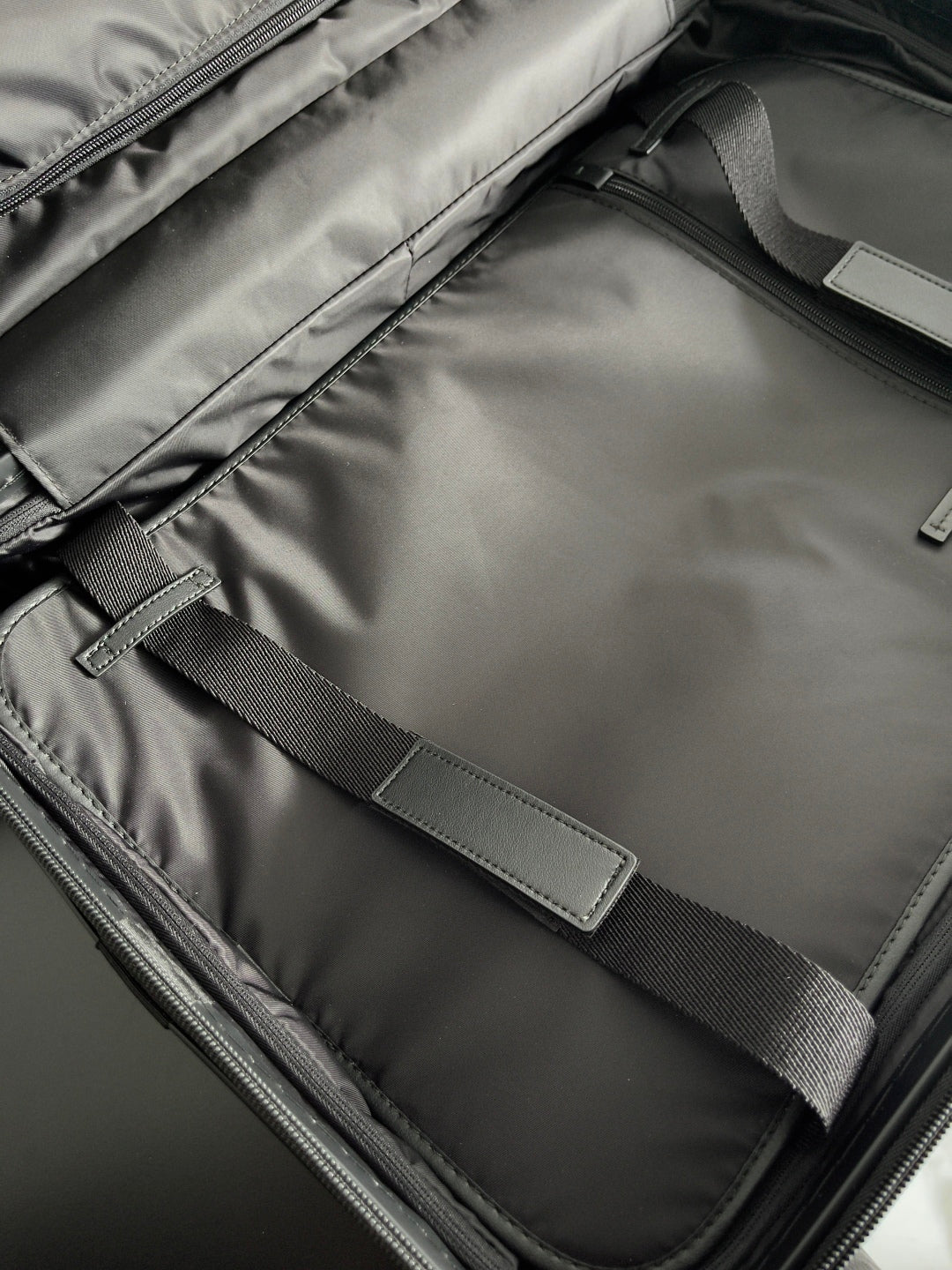 BOTTEGA VENETA 25S VALISE DE CABINE ODYSSEY MOTIF INTRECCIO 3D 55 CM EN CUIR DE VEAU NOIR