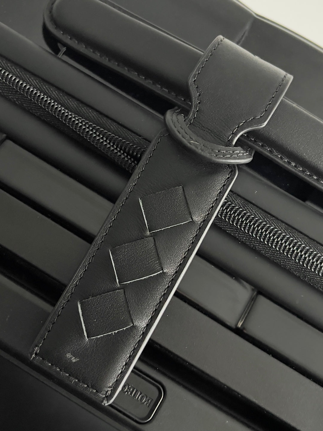 BOTTEGA VENETA 25S VALISE DE CABINE ODYSSEY MOTIF INTRECCIO 3D 55 CM EN CUIR DE VEAU NOIR