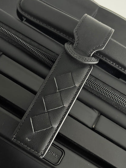 BOTTEGA VENETA 25S VALISE DE CABINE ODYSSEY MOTIF INTRECCIO 3D 55 CM EN CUIR DE VEAU NOIR