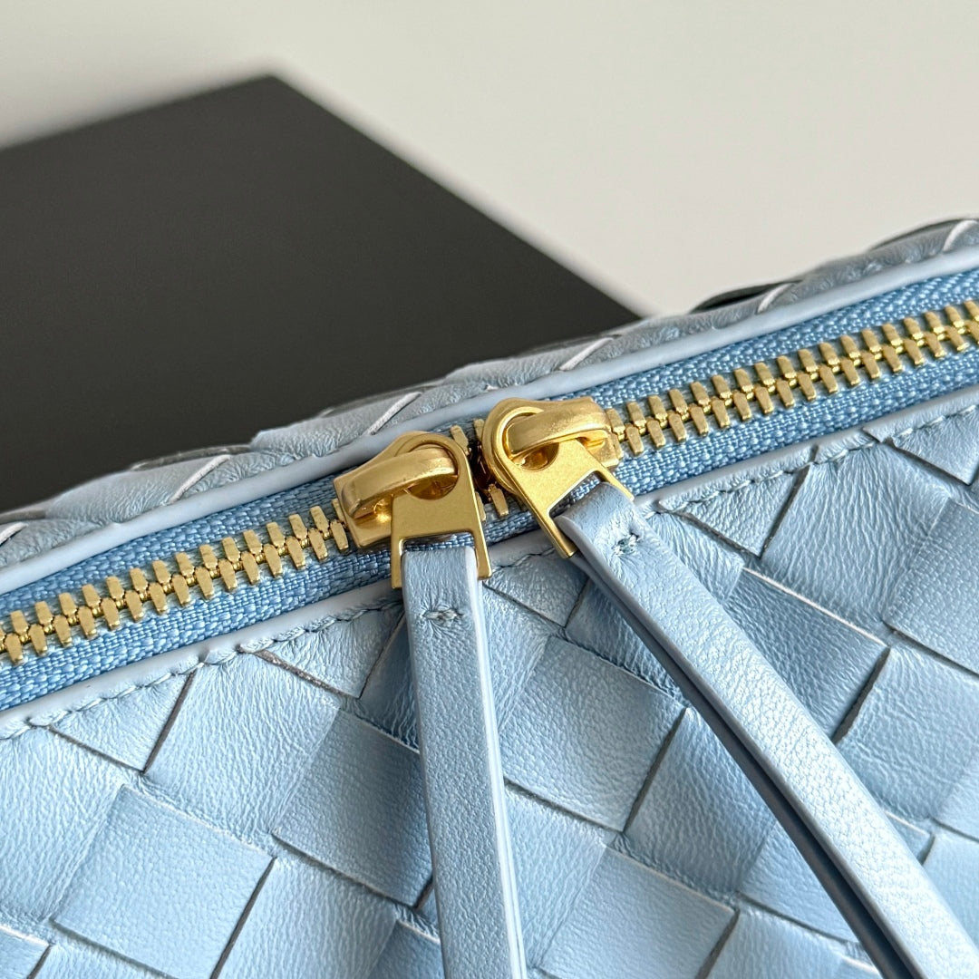 POCHETTE CONCERT 18,5 EN AGNEAU BLEU CLAIR