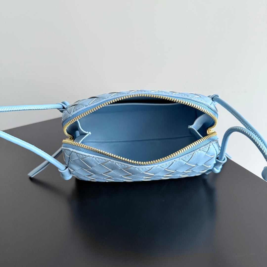 POCHETTE CONCERT 18,5 EN AGNEAU BLEU CLAIR