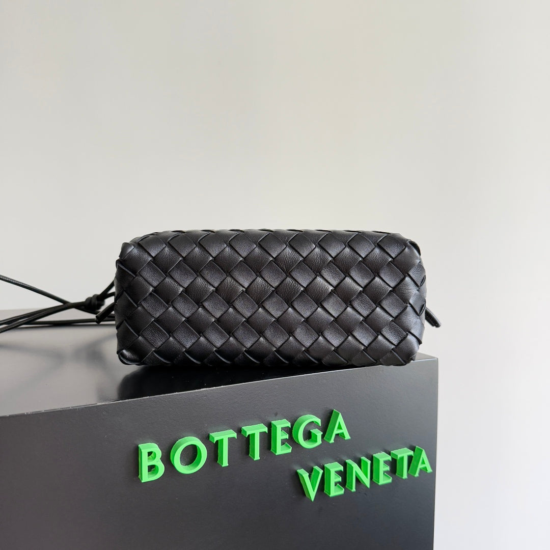 SAC CAMÉRA MINI LOOP EN PEAU DE VEAU NOIRE 22