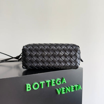 SAC CAMÉRA MINI LOOP EN PEAU DE VEAU NOIRE 22