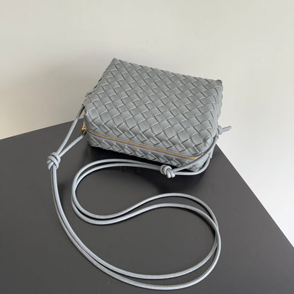 MINI SAC CAMÉRA LOOP 22 EN CUIR DE VEAU GRIS