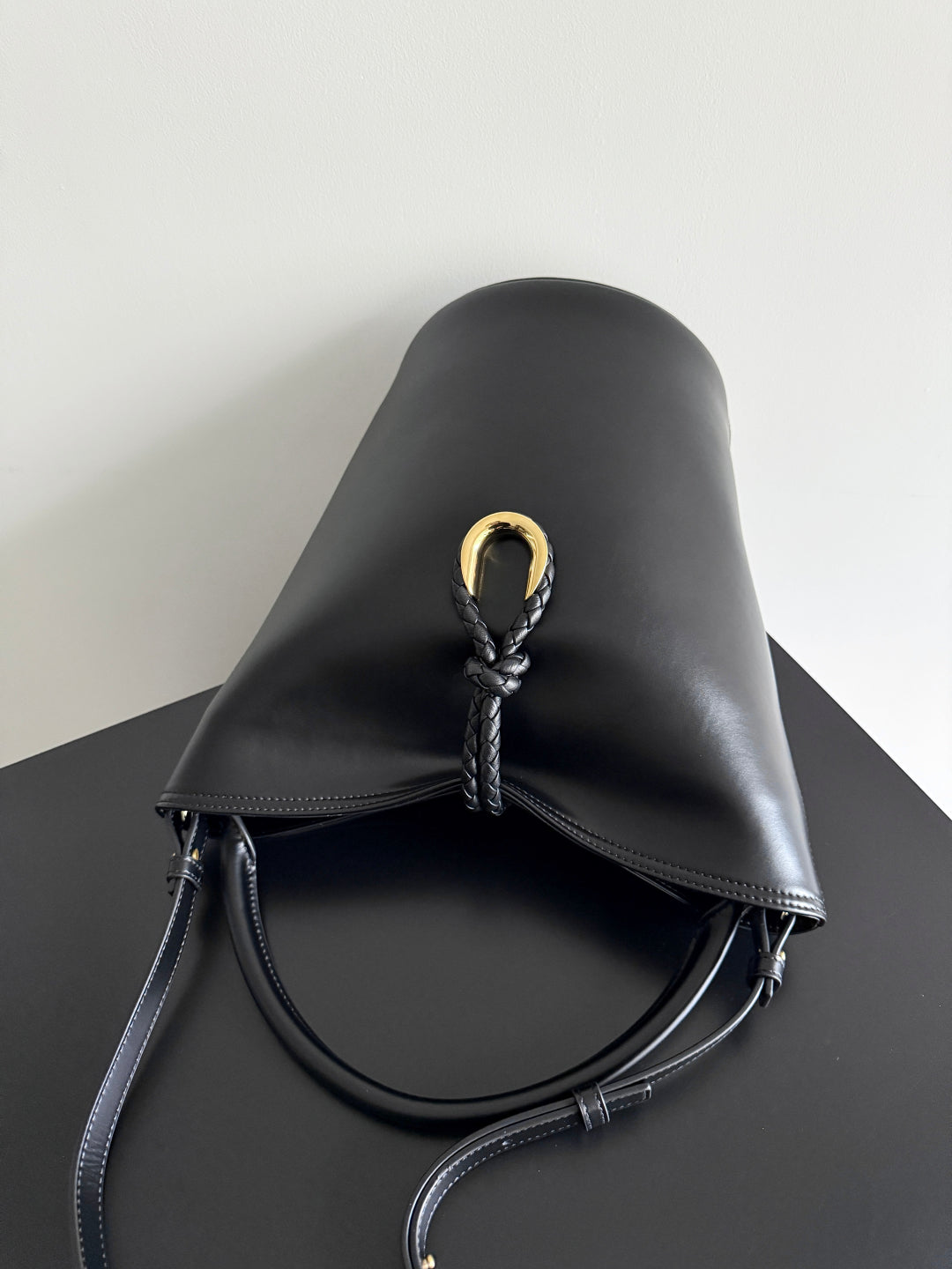 BOTTEGA VENETA 25S MEDIUM LIBERTA 22 EN CUIR DE VEAU NOIR QUINCAILLERIE DORÉE