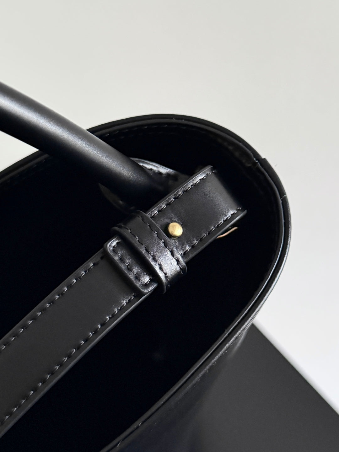 BOTTEGA VENETA 25S MEDIUM LIBERTA 30 EN CUIR DE VEAU NOIR QUINCAILLERIE DORÉE