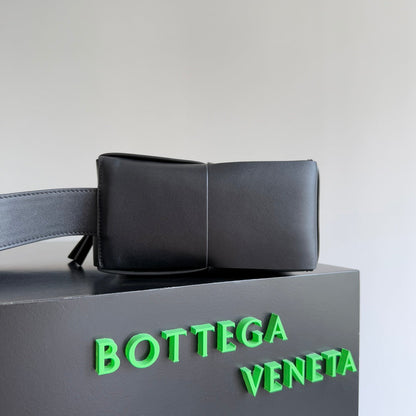BOTTEGA VENETA 25S SAC ARCO 28 EN CUIR DE VEAU NOIR, ACCESSOIRES ARGENTÉS