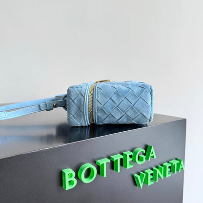 BOTTEGA VENETA 25S BANG BANG 22 EN DAIM INTRECCIATO BLEU GLACE AVEC ACCASTILLAGE DORÉ
