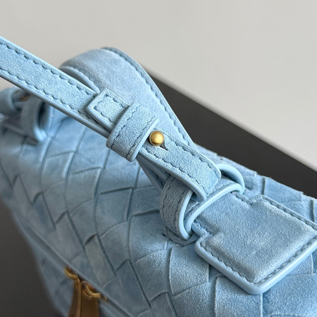 BOTTEGA VENETA 25S BANG BANG 22 EN DAIM INTRECCIATO BLEU GLACE AVEC ACCASTILLAGE DORÉ